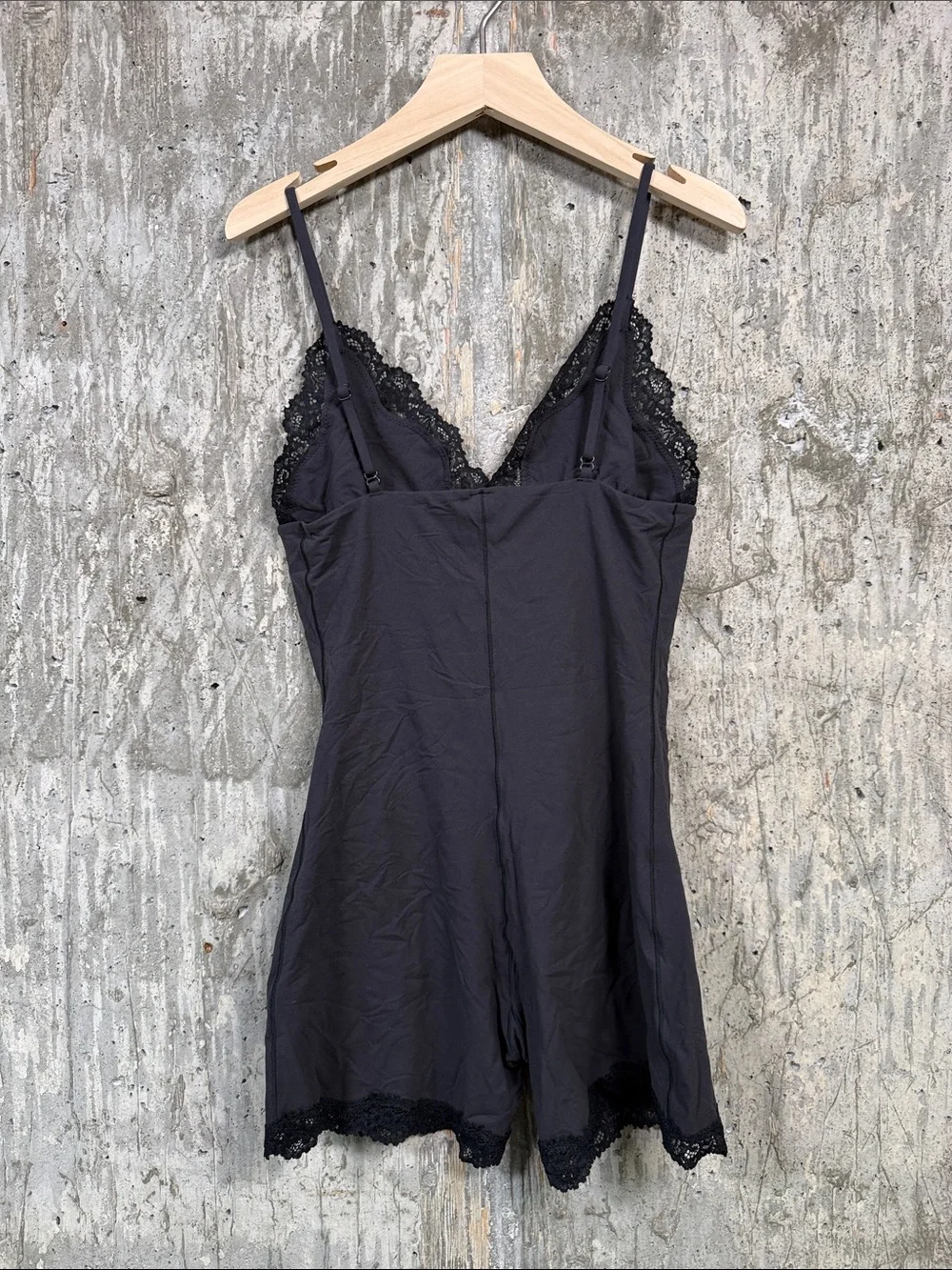 SKIMS Women's Fits Everybody Lace Triangle Onesie Size L in Onyx